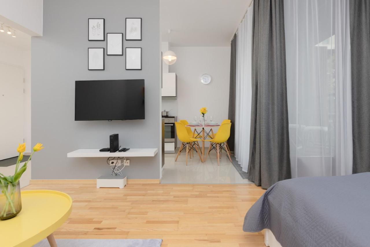 Warsaw Wola Apartment Near Nocny Market By Noclegi Renters Extérieur photo