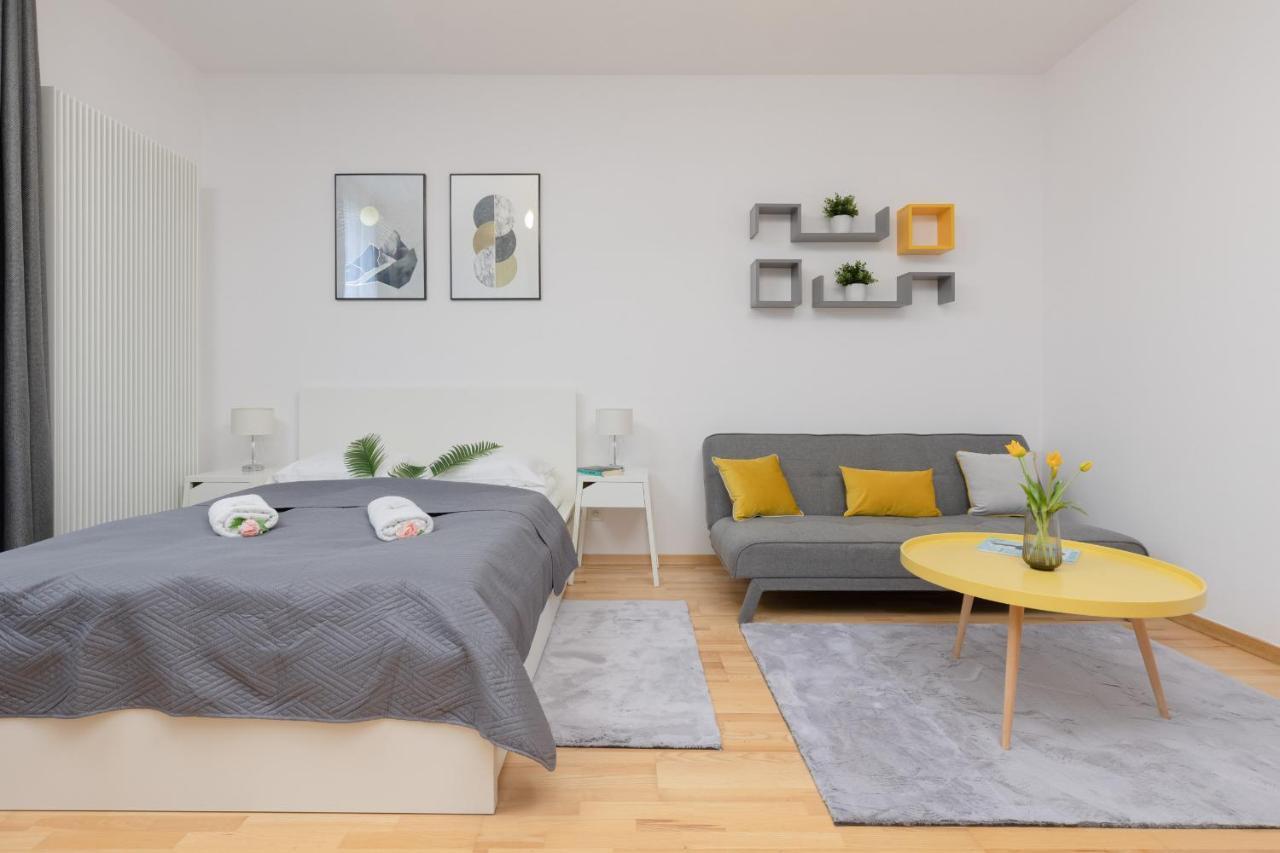Warsaw Wola Apartment Near Nocny Market By Noclegi Renters Extérieur photo