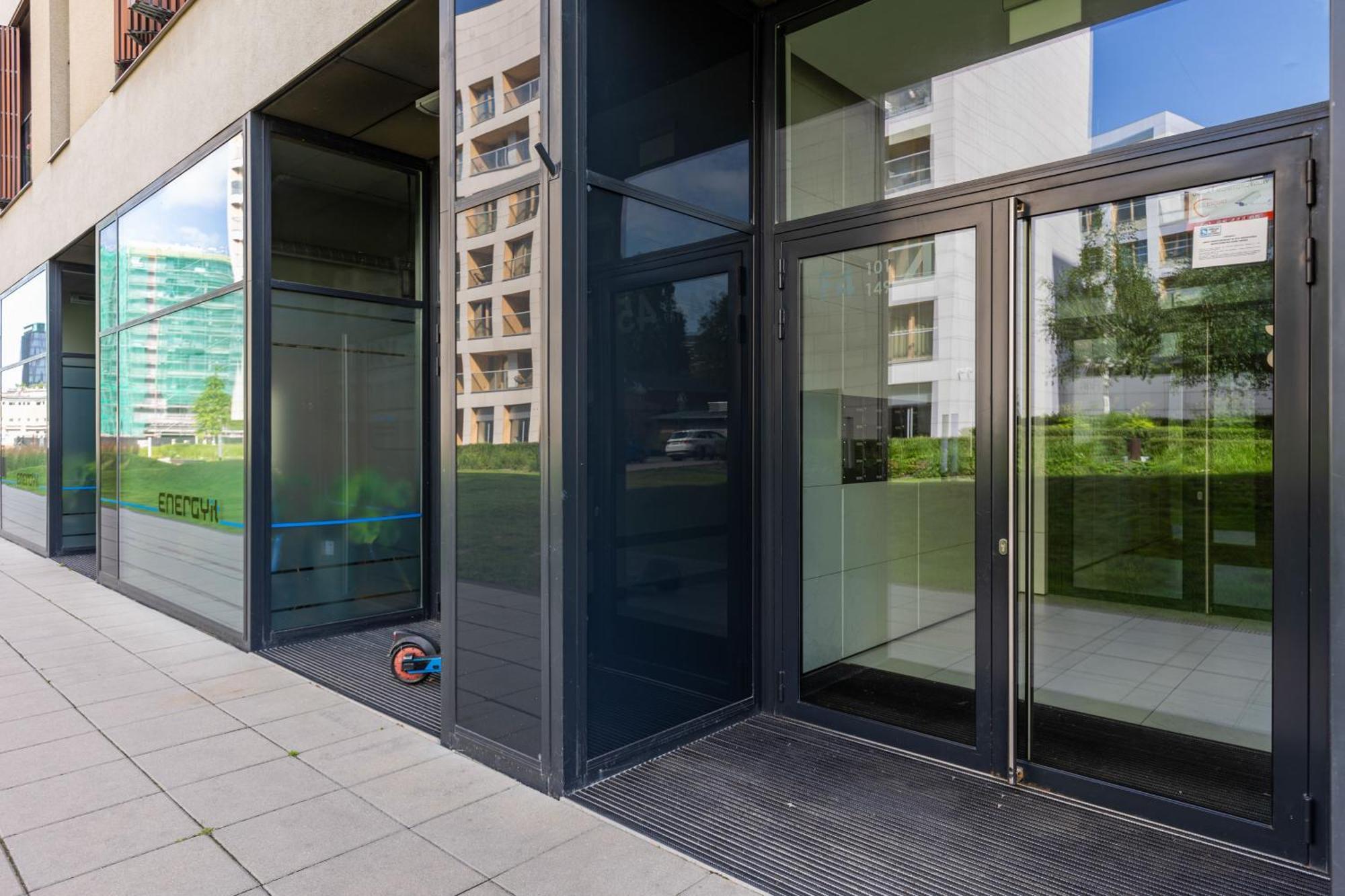 Warsaw Wola Apartment Near Nocny Market By Noclegi Renters Extérieur photo
